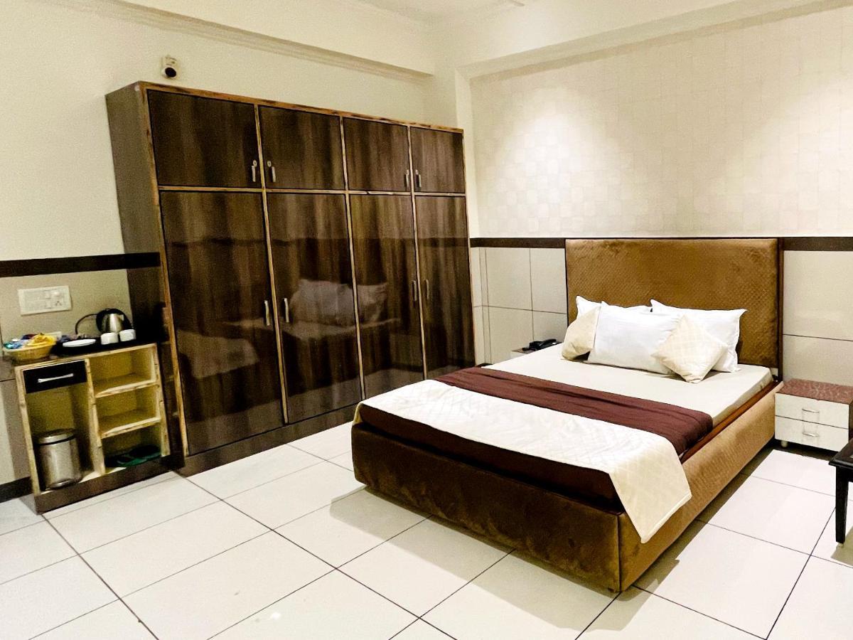 Hotel Primrose Regency Sonipat Exterior foto