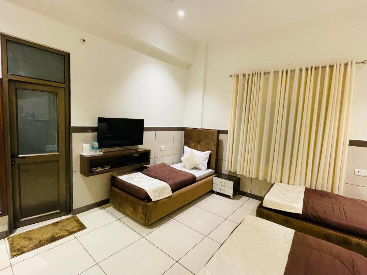 Hotel Primrose Regency Sonipat Exterior foto